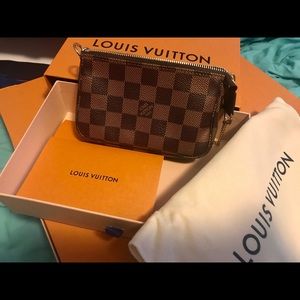 Louis Vuitton mini pochette accessoires